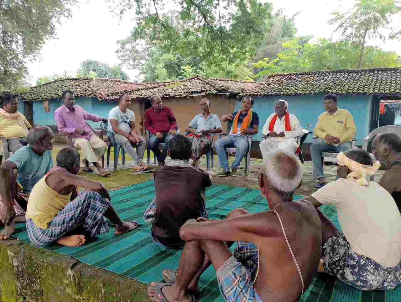 नव मतदाताओं को नाम जुड़वाने डीडीसी सालिक साय ने किया जनसंपर्क अभियान, केंद्र सरकार की उपलब्धियों को गिनाते हुए प्रदेश की कांग्रेस सरकार पर जमकर बोला हमला