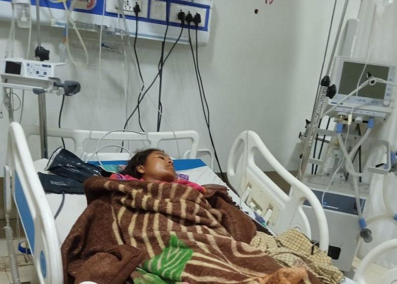 जबरन बात करने पर मना करने से छुब्द युवक ने यूवती पर किया जानलेवा हमला गंभीरावस्था में जिला चिकित्सालय अंबिकापुर में चल रहा इलाज