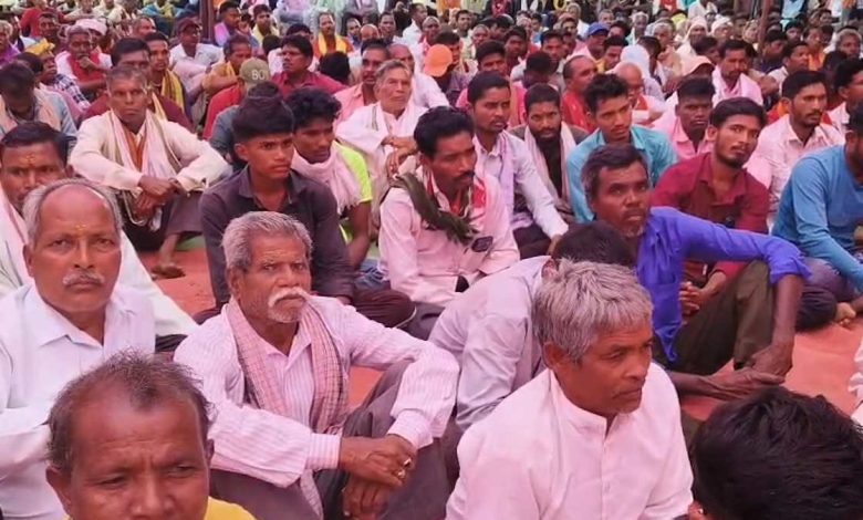 128 गांवों की महापंचायत में विस्थापन के खिलाफ गूंजा विरोध