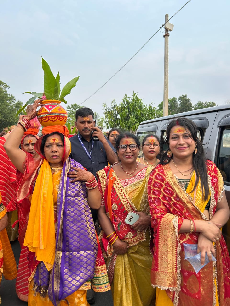 मयाली प्राकृतिक शिवलिंग मधेश्वर पहाड़ के पास हर हर महादेव से लगा गुंजने