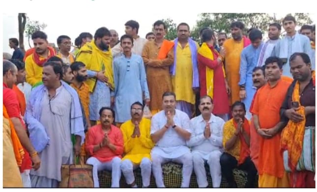 हाथी पखना पहाड में इस वर्ष 50 फीट  गणपति की प्रतिमा बनाने का लिया गया संकल्प