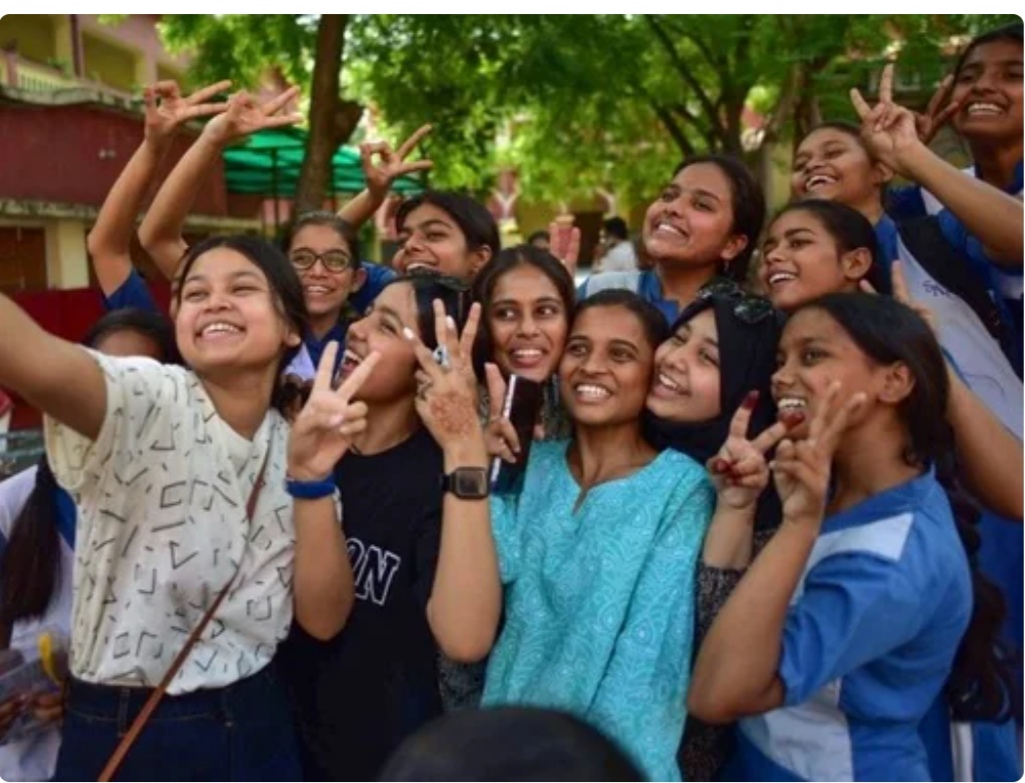 10वीं का 99.17 % तथा 12वीं बोर्ड में 81.87%  रहा रिजल्ट सरगुजा टॉप 10 में भी नहीं हो सका शामिल