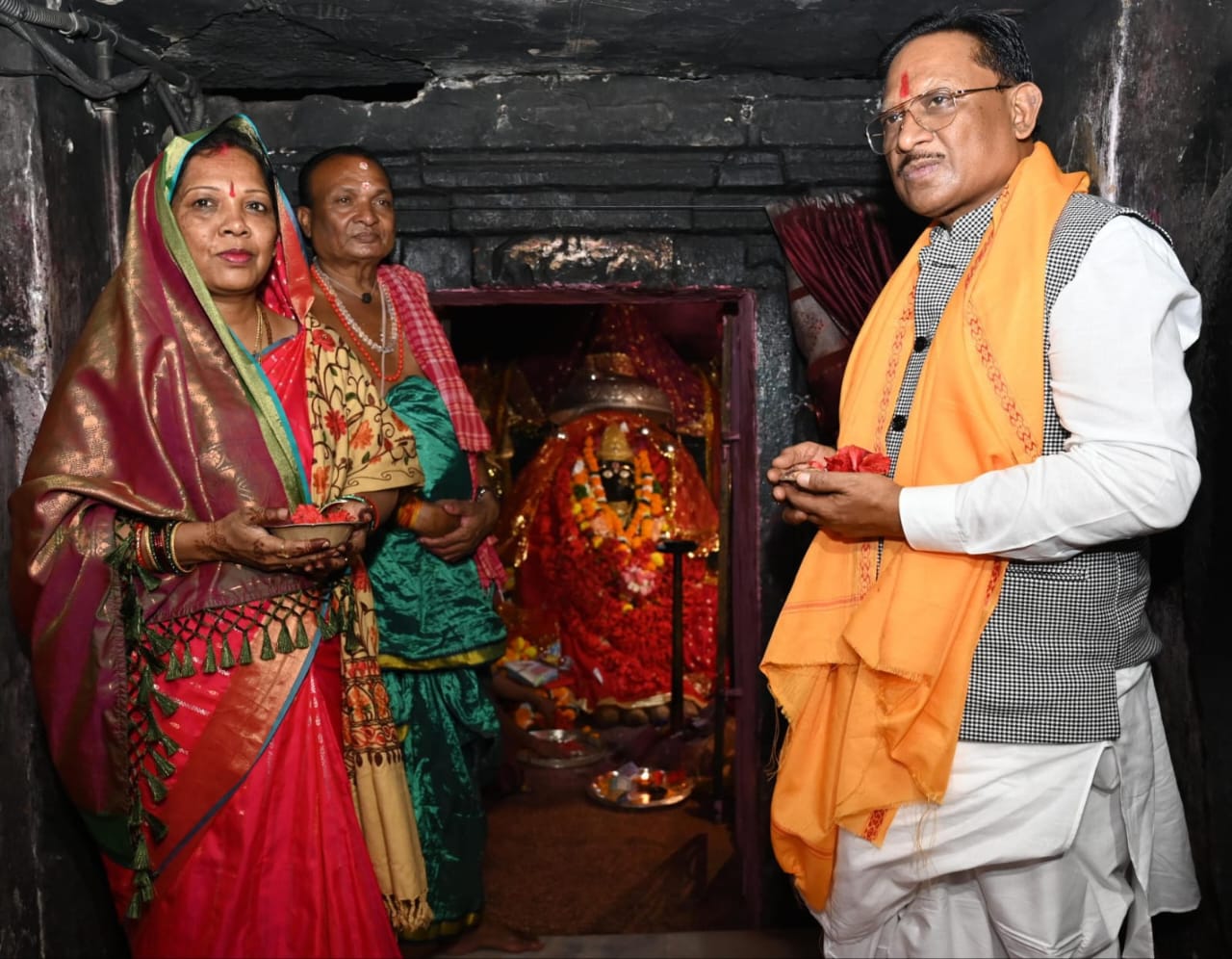 मुख्यमंत्री श्री विष्णुदेव साय ने मां दंतेश्वरी की पूजा-अर्चना कर प्रदेशवासियों की सुख-समृद्धि और खुशहाली की कामना की 