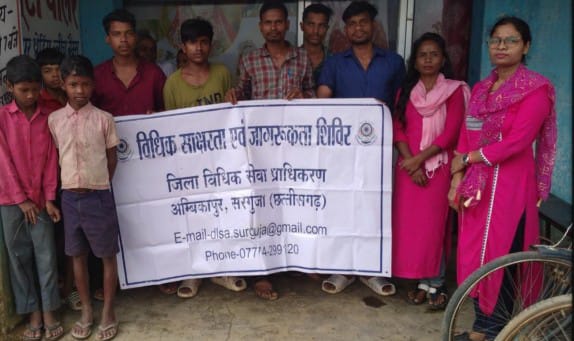जिला विधिक सेवा प्राधिकरण अंबिकापुर के तत्वाधान में एसिड अटैक के संबंध में अजीरमा में विधिक जागरूकता शिविर  का आयोजन 