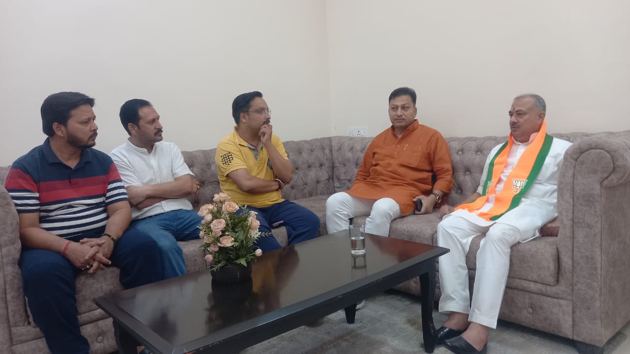 एक भारत श्रेष्ठ भारत" कार्यक्रम के तहत अंबिकापुर पहुंचे पूर्व सांसद सुशील कुमार सिंह 