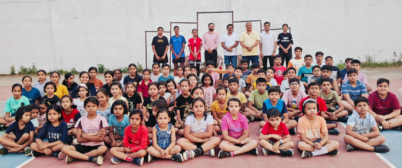 विश्व स्वास्थ्य दिवस अवसर पर बास्केटबॉल खिलाड़ियों में हुआ स्वास्थ्य गत विषयों पर चर्चा