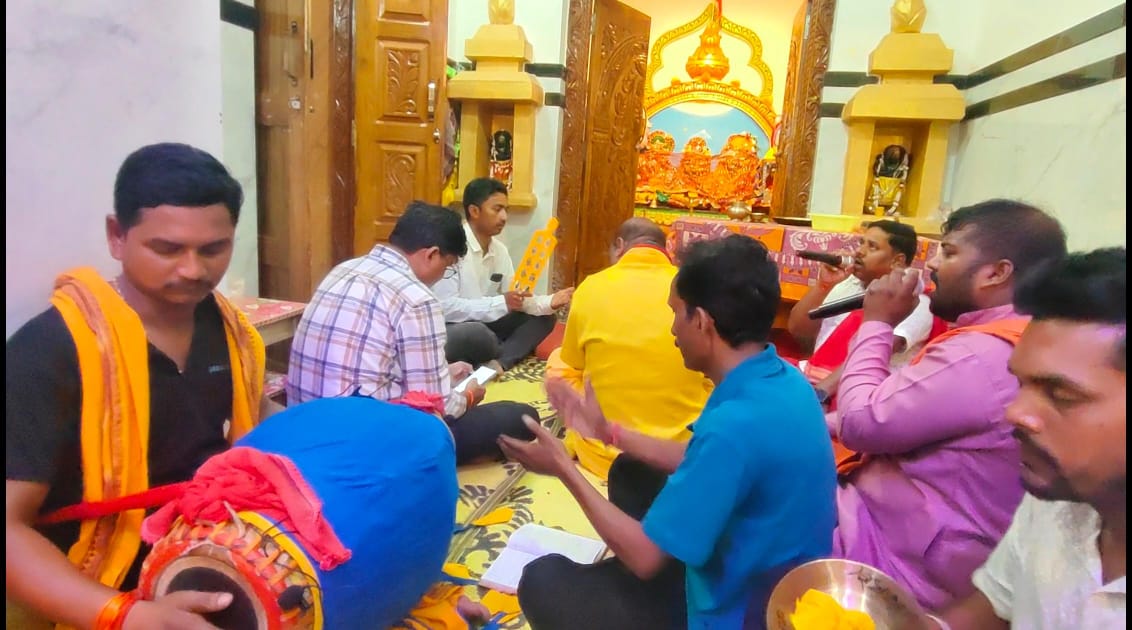 एकादशी पर्व पर श्री जगन्नाथ मंदिर दोकड़ा में निभाई गई द्वीप प्रज्वलन परंपरा, भजन संध्या का हुआ आयोजन, जुटे श्रद्धालु 