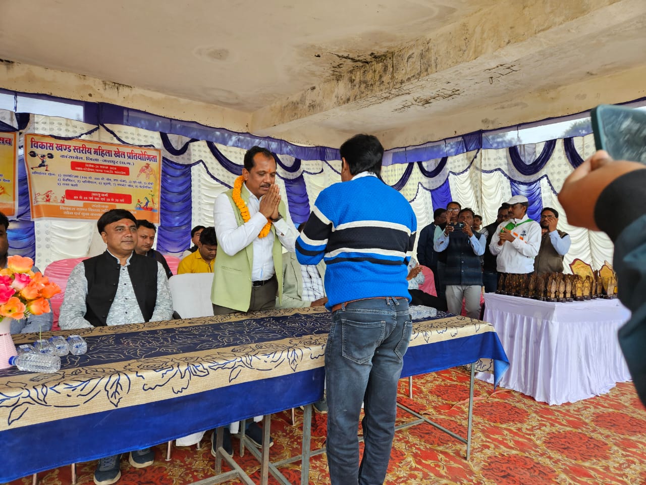 विकासखंड स्तरीय कांसाबेल में महिला खेल प्रतियोगिता और युवा महोत्सव का समापन कार्यक्रम सम्पन्न 