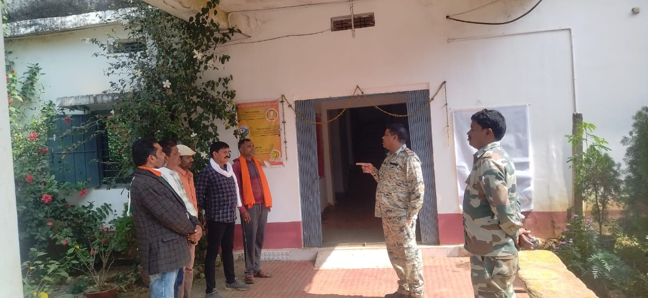 गड़बड़ी करी तो खैर नहीं अपने निवास से  बाहर नहीं निकलने की दी हिदायत चुनावों से पूर्व निष्पक्ष एवं शांतिपूर्ण मतदान को लेकर सरगुजा पुलिस द्वारा निगरानीशुदा  गुंडा बदमाशों की हाजरी ले  दी गई सख्त चेतावनी