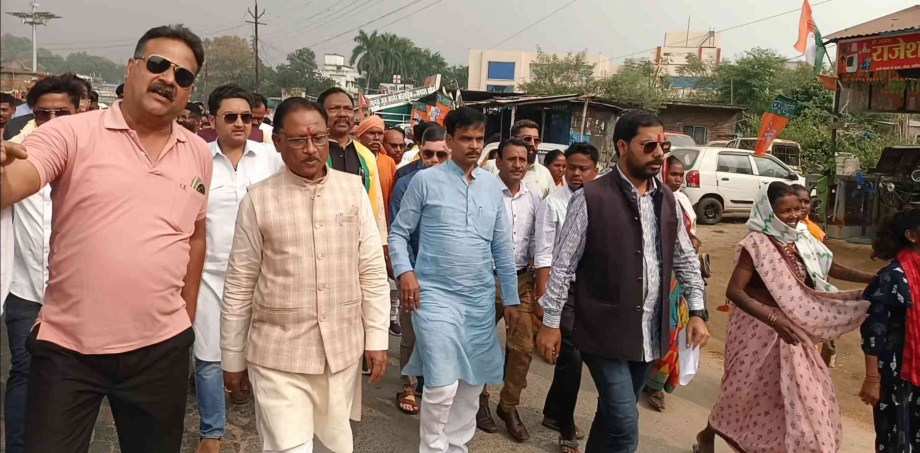 कांग्रेस प्रत्याशी यूडी मिंज के खिलाफ़ करवाई को लेकर कुनकुरी में बवाल,उरांव समाज सहित भाजपा कार्यकर्ताओं ने किया थाने का घेराव, मौके पर पहुंचे भाजपा प्रत्याशी व पूर्व केंद्रीय राज्यमंत्री विष्णुदेव साय, एसपी ने दिया कारवाई का भरोसा, पढ़िए पूरी ख़बर.