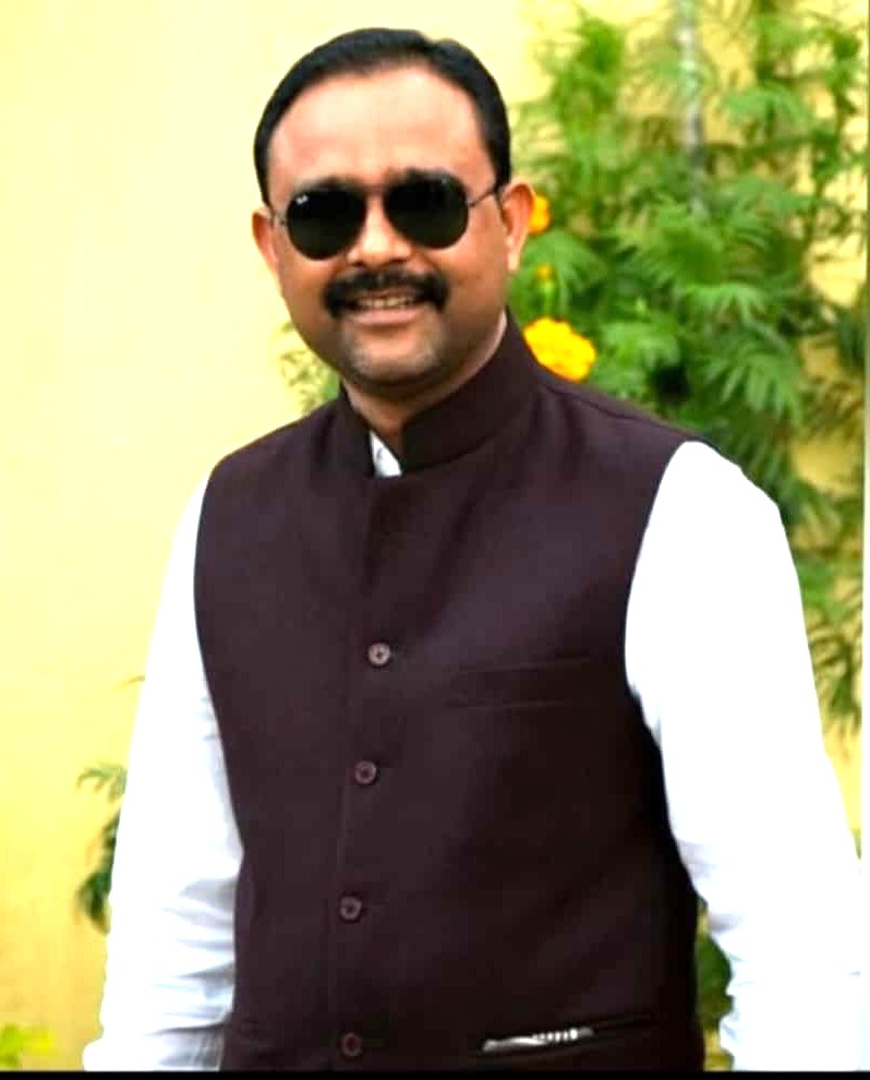 जिला पंचायत क्षेत्र क्रमांक 9 से देवनारायण यादव लगभग एक हजार से 1500 के बीच की  मतों से  विजयी प्राप्त कर  जताया आभार