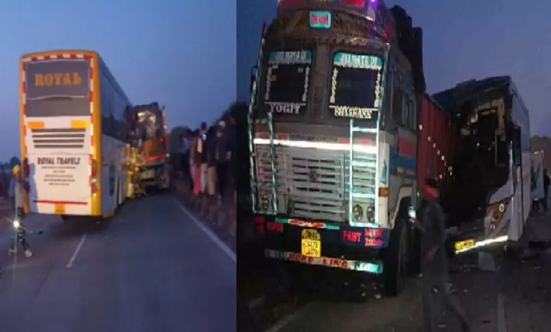  दरचुरा के पास यात्री बस खड़े ट्रक से टकराई