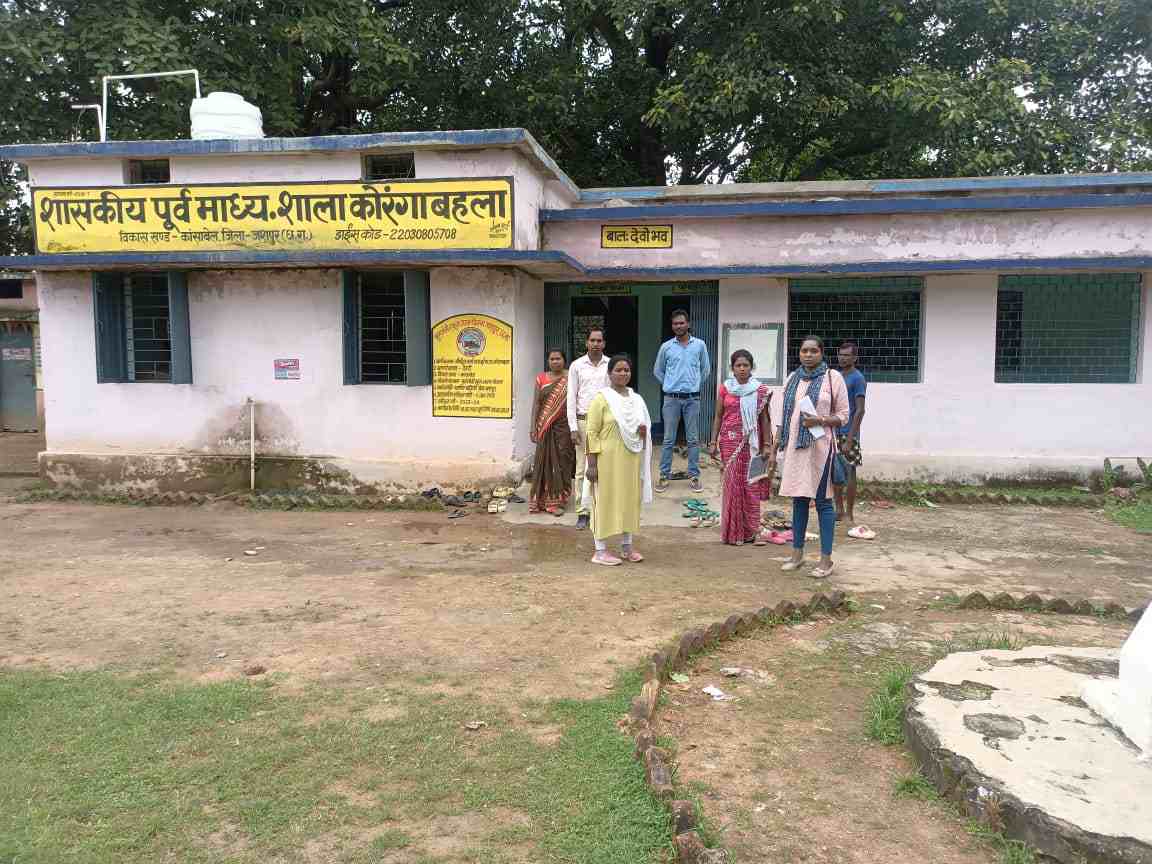तहसीलदार ने किया मतदान केंद्रों का औचक निरीक्षण, व्यवस्था दुरुस्त करने दिए कड़े निर्देश
