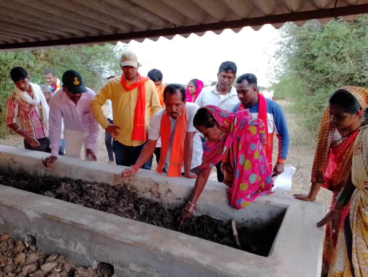 राजनीति:–प्रदेश की कांग्रेस सरकार ने केंद्र की राशि का किया बंटाधार,गोठान योजना पूरी तरह हुई फैल,अजजा मोर्चा के प्रदेश उपाध्यक्ष एवं डीडीसी सालिक साय ने किया गोठान का निरीक्षण,प्रदेश सरकार पर जमकर बरसे