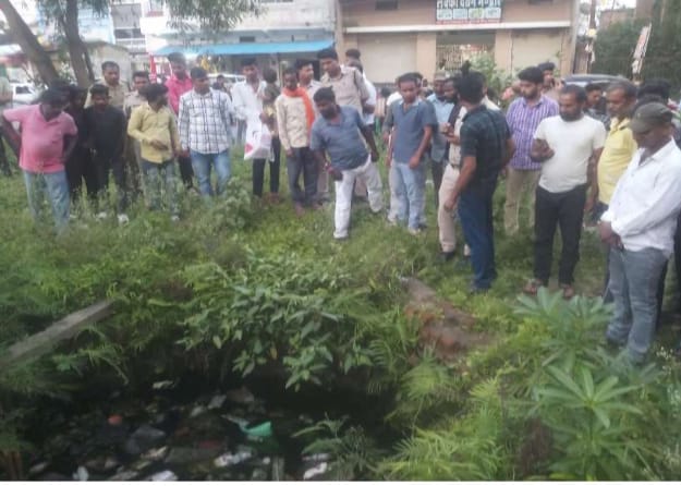 अंबिकापुर- पैलेस के पास कुएं में महिला-पुरुष की औंधे मुंह पड़ी मिली लाश, पुलिस तस्दीक में जुटी कबाड़ का काम करते थे दोनों