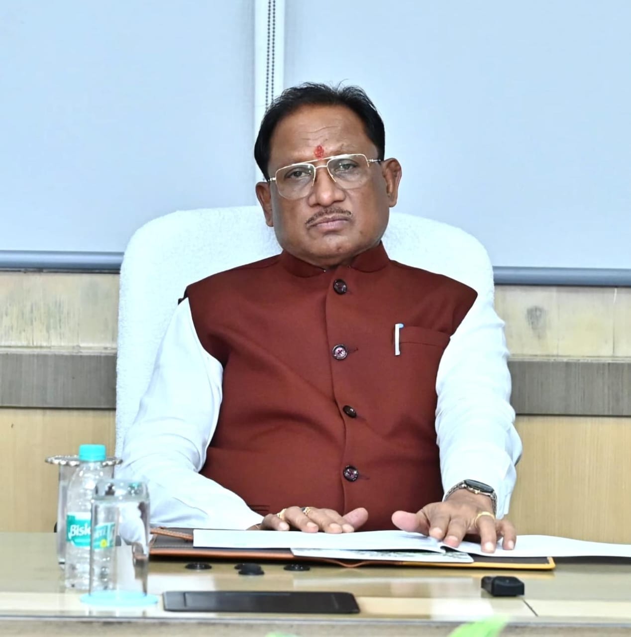 *नहीं चलेगी 'पेशी पर पेशी': मुख्यमंत्री श्री विष्णुदेव साय ने कलेक्टर्स और संभाग आयुक्तों को दिए स्पष्ट निर्देश, लंबित राजस्व मामलों पर मुख्यमंत्री विष्णुदेव साय सख्त, राजस्व प्रकरणों का समयबद्ध निराकरण अनिवार्य 
