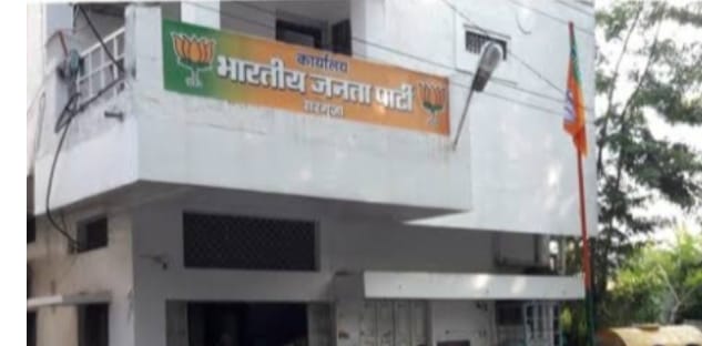 आदिवासी हित के मुद्दे को लेकर कांग्रेश का असली चेहरा आया सामने आदिवासियों के हित के सबसे बड़े मुद्दे पर कांग्रेसी सांसदों का सदन में न रहना इनकी आदिवासी विरोधी को है दर्शाता