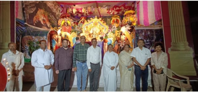 वरिष्ठ पत्रकार श्री सुधीर पाण्डे ने  छष्टम दिवस ब्रह्माकुमारीज द्वारा आयोजित चैतन्य देवियों के झांकी का दिप  प्रज्वलित कर किया शुभारंभ
