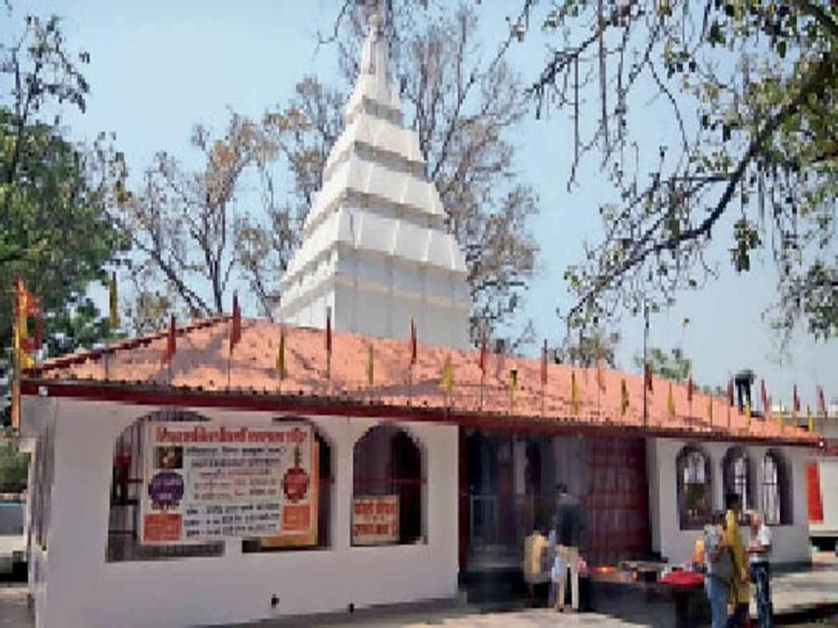 शक्ति की भक्ति में डूबा समूचा सरगुजा अंचल  4000 अखंड मनोकामना ज्योति से जगमगा उठा सरगुजा आराध्य देवी महामाया मंदिर