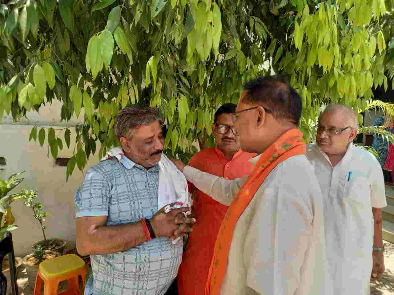 कांग्रेस नेता के दुकान में भीषण आग से लाखों का हुआ नुकसान,पूर्व प्रदेशाध्यक्ष विष्णुदेव साय ने मुरारी अग्रवाल से मुलाकात कर जताया दुःख,कहा विकास की दावा करने वाली कांग्रेस सरकार की खुल गई पोल