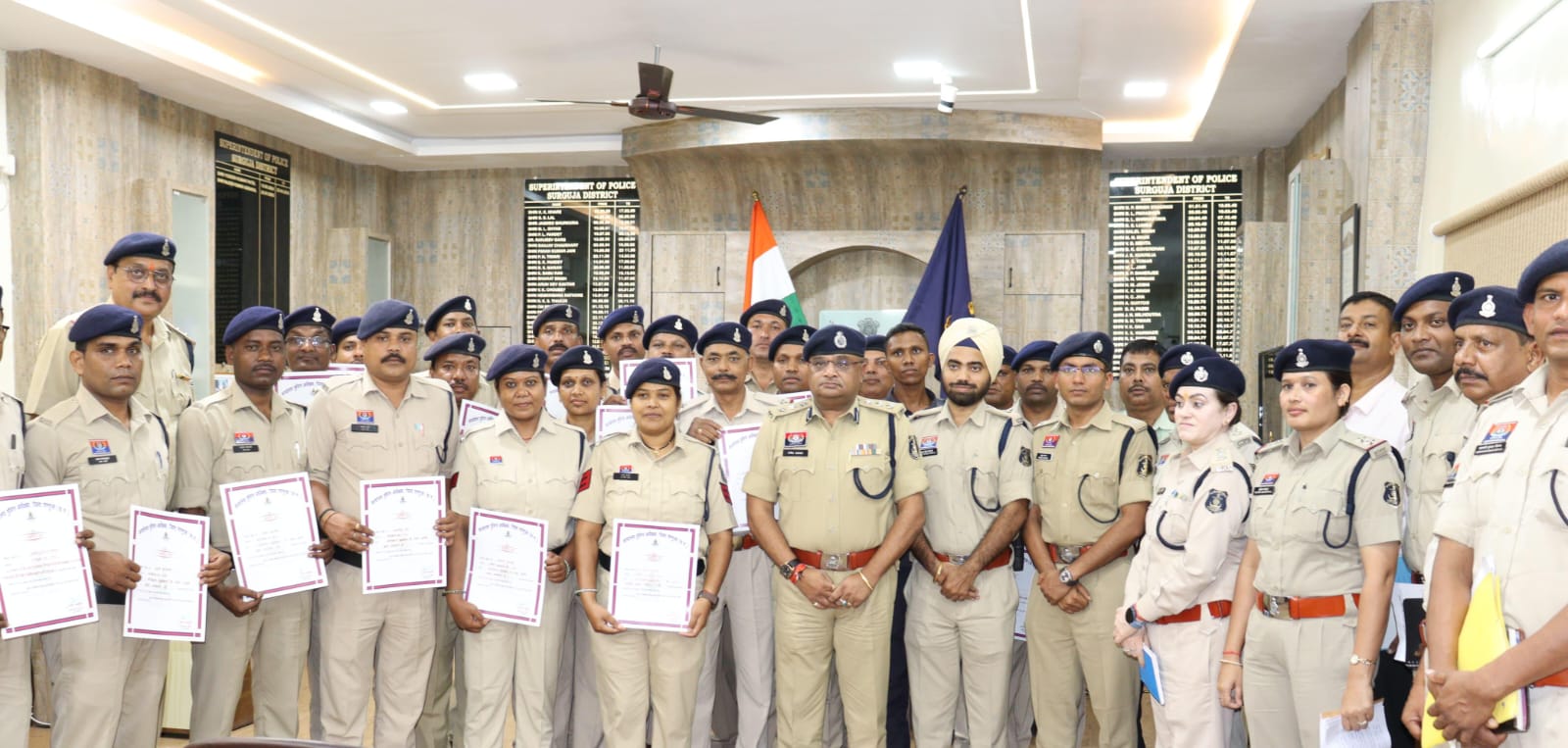 अभियान मुस्कान के तहत  सक्रिय पुलिस अधिकारी कर्मचारियों कों प्रशस्ति पत्र देकर किया गया प्रोत्साहित  
