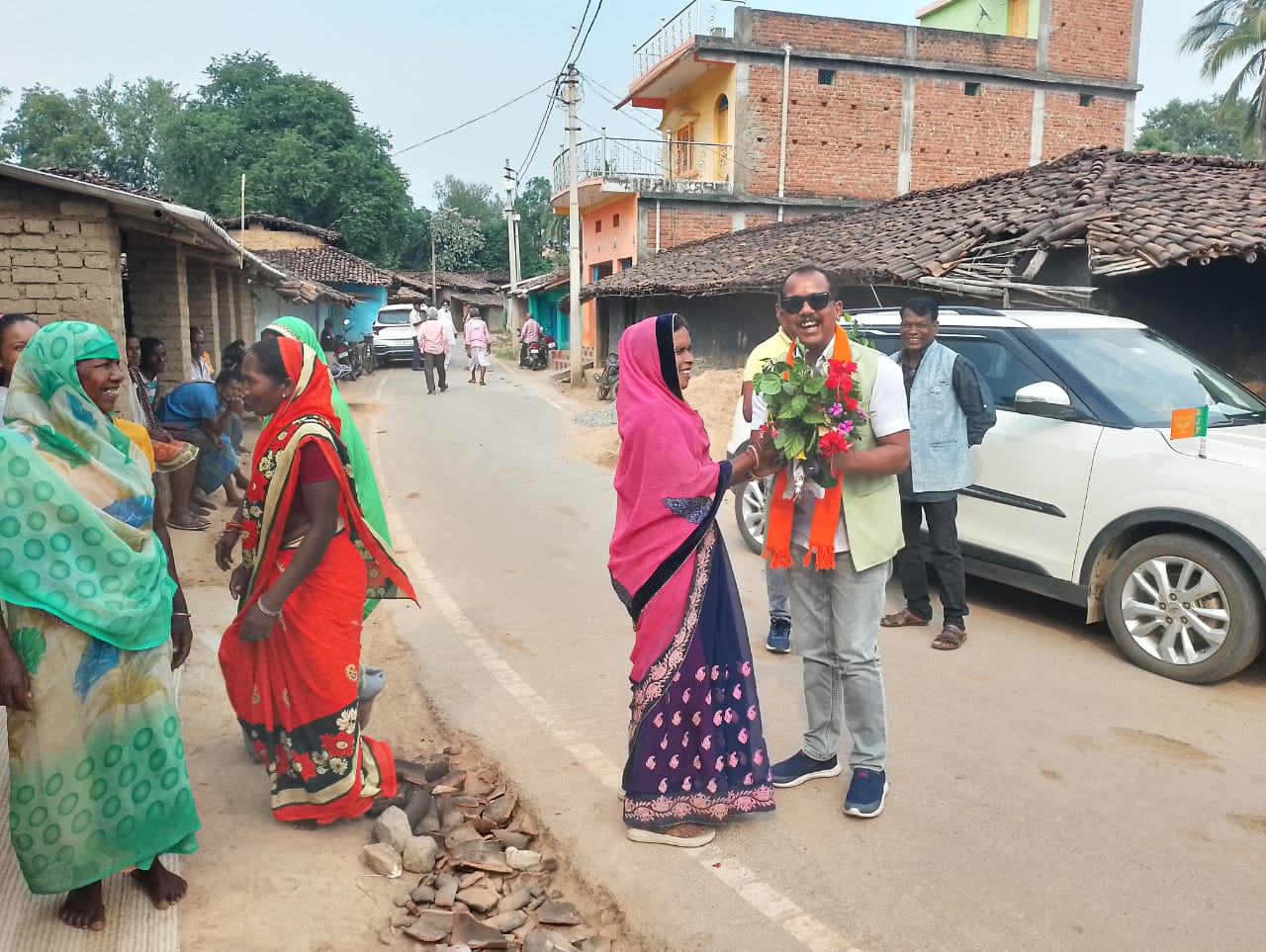 पत्थलगांव विधानसभा चुनाव क्षेत्र में डीडीसी सालिक साय का धुंआधार प्रचार, मंडल की बैठक में कार्यकर्ताओं में भरा जोश.