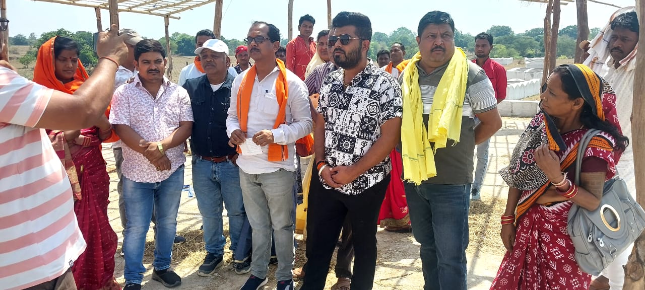 चलबो गोठान खोलबो पोल अभियान के तहत डीडीसी सालिक साय पहुंचे गोठान,दुर्दशा देख कर स्थानीय विधायक एवं कांग्रेस सरकार पर कसा तंज