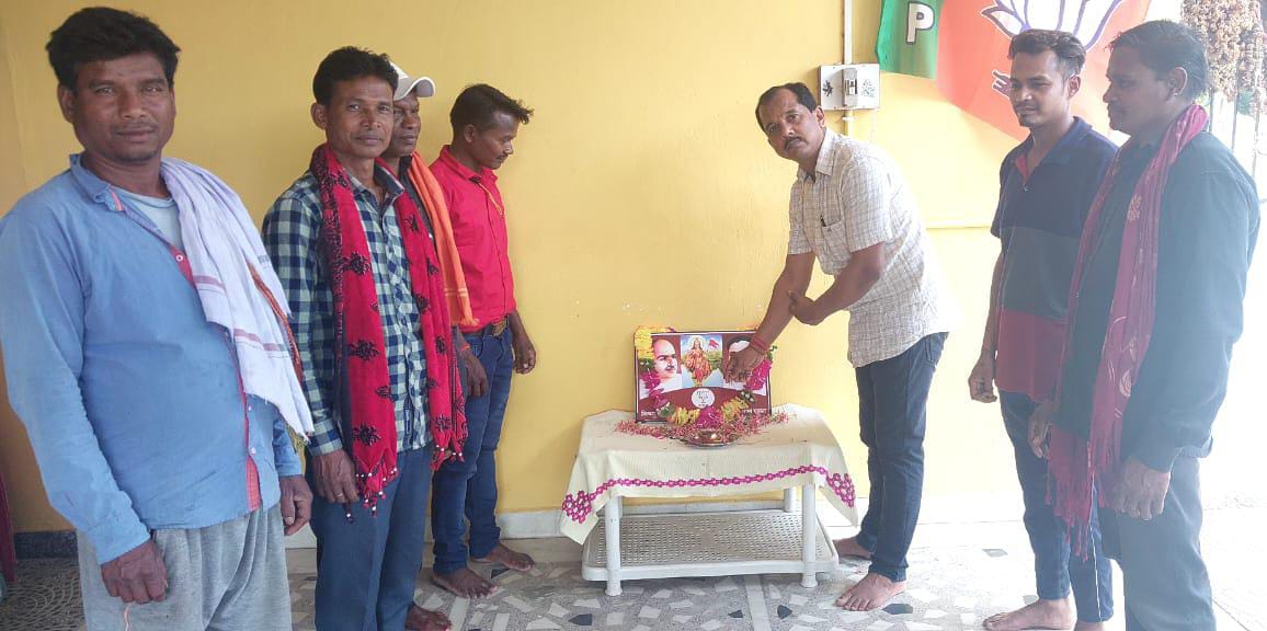 भाजपा कार्यकर्ताओं द्वारा पार्टी का मनाया गया 43 वें स्थापना दिवस,बूथ स्तर में कार्यक्रम आयोजन कर सुने प्रधानमंत्री नरेंद्र मोदी का संबोधन,डीडीसी सालिक साय हुए शामिल