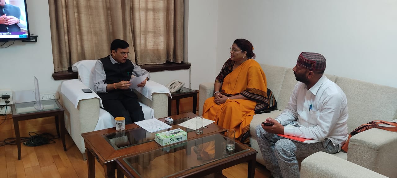 सरगुजा की विभिन्न समस्याओं व जनहित मांगों को लेकर केंद्रीय रेल व स्वास्थ्य मंत्री से सांसद रेणुका सिंह ने की मुलाकात जल्द मिलेगी विकास की सौगात