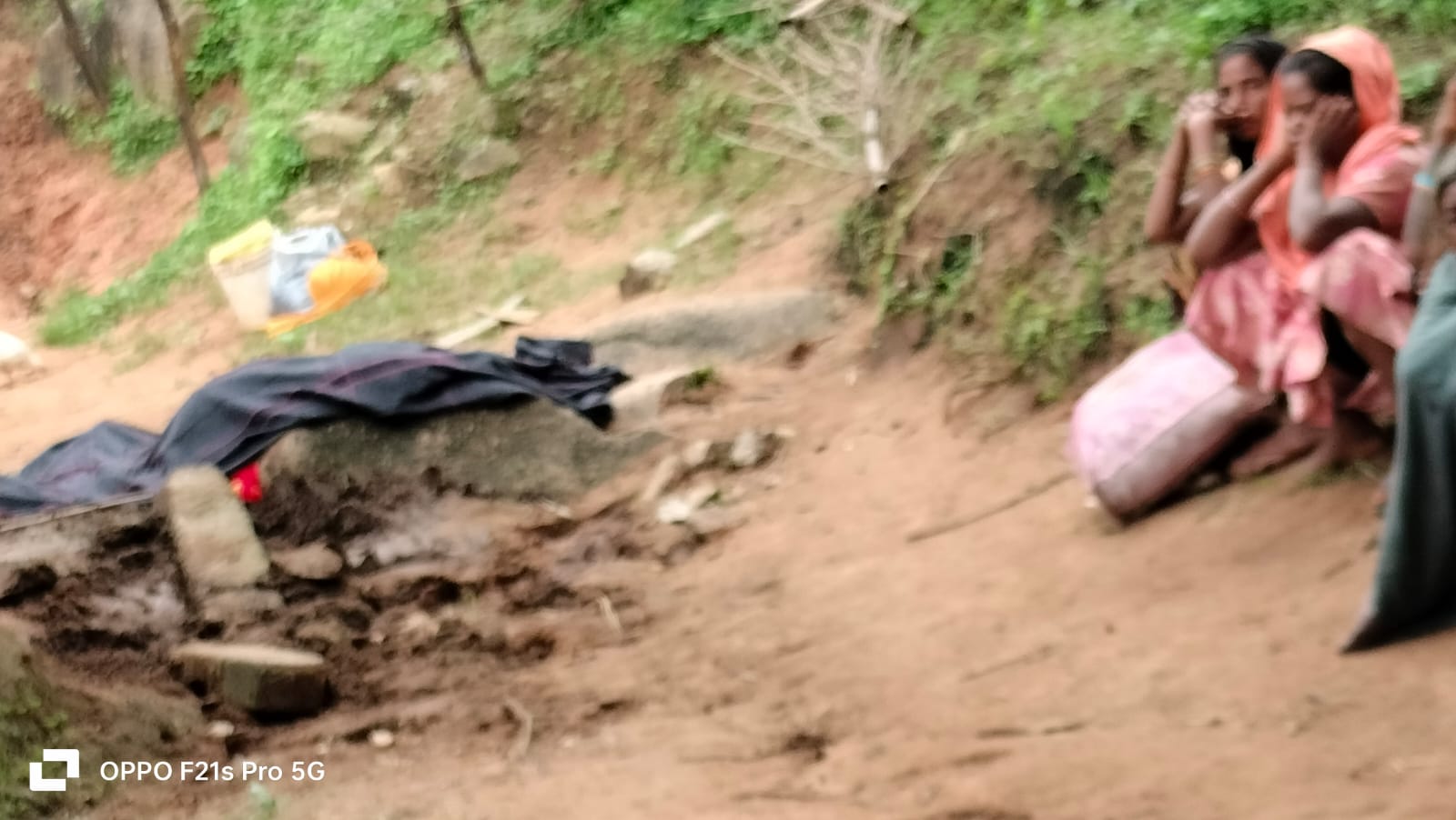 हाथी ने पिता-पुत्री को कुचला, 24 घंटे के अंदर लुण्ड्रा में जंगली दंतैल हाथी ने तीन को मारा , लुण्ड्रा के बस स्टैण्ड तक घुस आया हाथी 