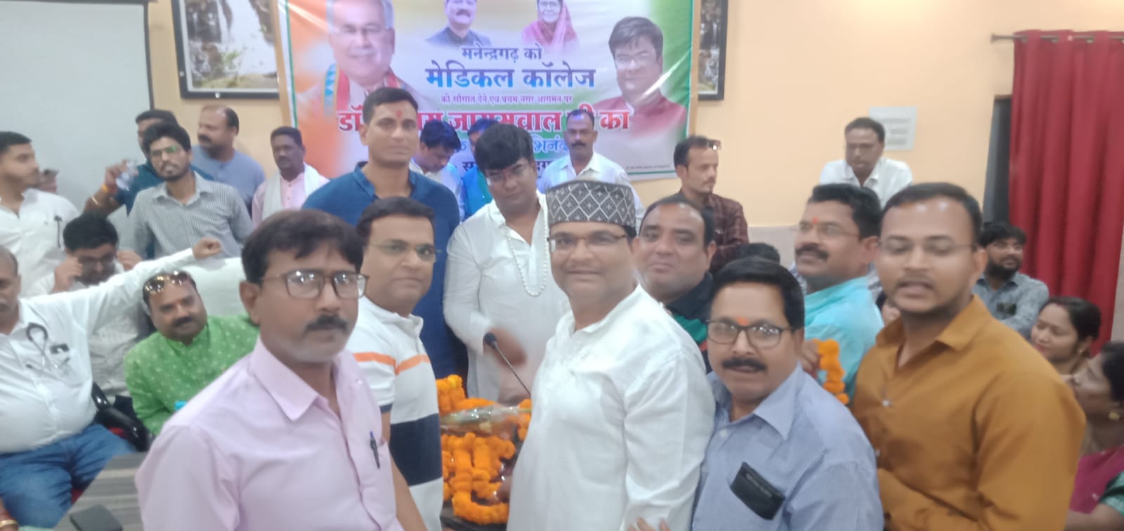 मनेंद्रगढ़ में मेडिकल कॉलेज की सौगात मिलने पर विनय जायसवाल का आम जनता ने किया गर्मजोशी से स्वागत 