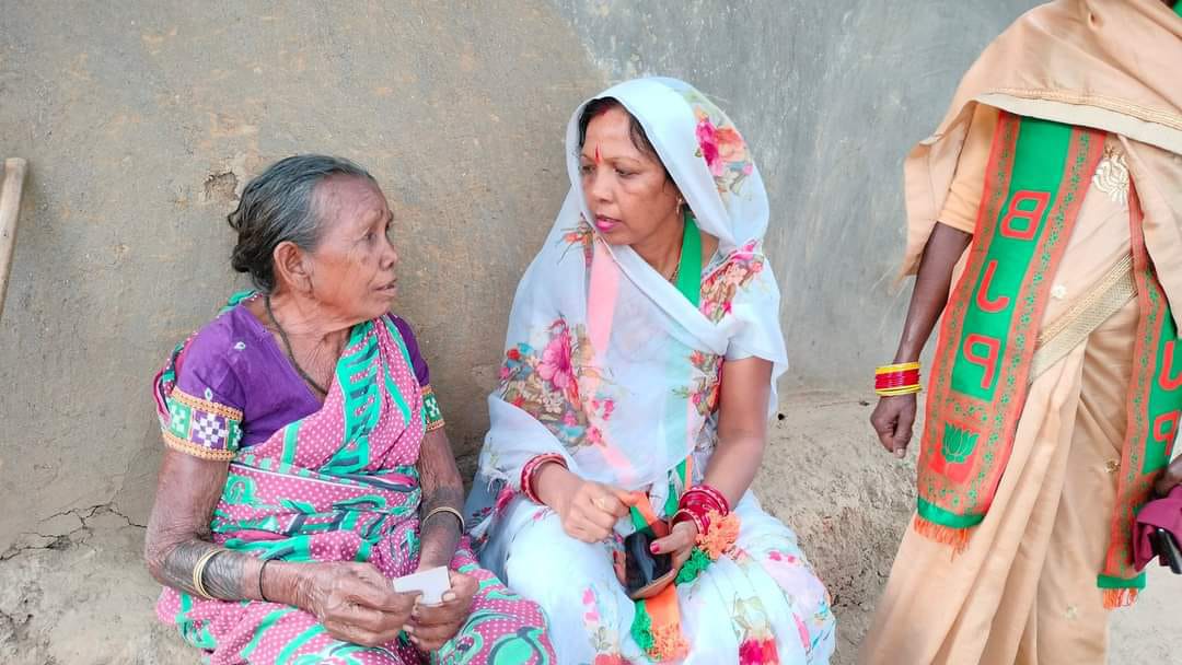 भाजपा के लिए तुरुप का इक्का साबित हो सकती है महतारी वंदन योजना:कौशल्या, विष्णुदेव साय की पत्नी व विस की महिला मोर्चा प्रभारी कौशल्या साय अपने साथ जोड़ रहीं महिलाओं को..