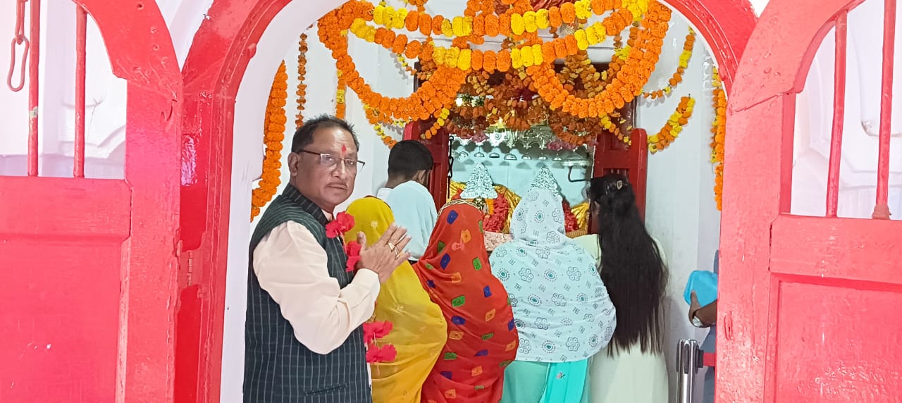 परिवर्तन यात्रा में उमड़ रही है विशाल जनसमूह, कांग्रेस सरकार को उखाड़ फेंकने भाजपा नेताओं ने दिलाया संकल्प, भाजपा के पूर्व प्रदेशाध्यक्ष विष्णुदेव साय पहुंचे  महामाया मंदिर लिया आशीर्वाद, सरगुजा में झोंकी ताकत