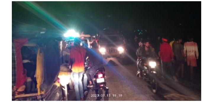 कैलाश गुफा जल चढ़ाने जा रही कांवरिया के दल की युवती को पिकअप ने कुचला घटनास्थल पर ही हुई दर्दनाक मौत