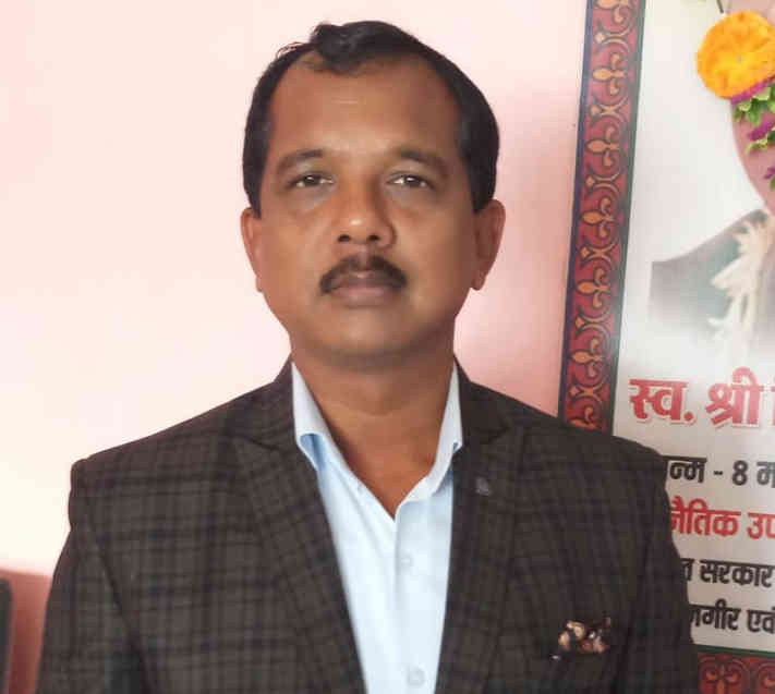 बरसात में ग्रामीण इलाकों की विद्युत व्यवस्था चरमराई,अंधेरे में गुजार रहे ग्रामीणों को दो हफ्ते बाद मिली बिजली,डीडीसी सालिक साय द्वारा लगातार किया जा रहा है प्रयास,उन्होंने कहा क्षेत्र के लोगों को उनकी मूलभूत सुविधाएं उपलब्ध कराना पहली प्राथमिकता