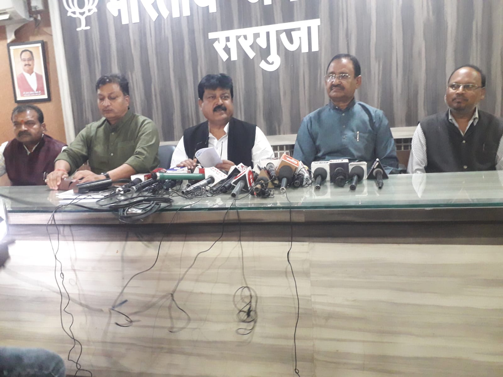 कांग्रेस का घोषणा पत्र पुरी तरह से है ठग पत्र जनता कभी नहीं करेगी विश्वास 2018 की घोषणा आज तक नहीं हो पाई पूरा